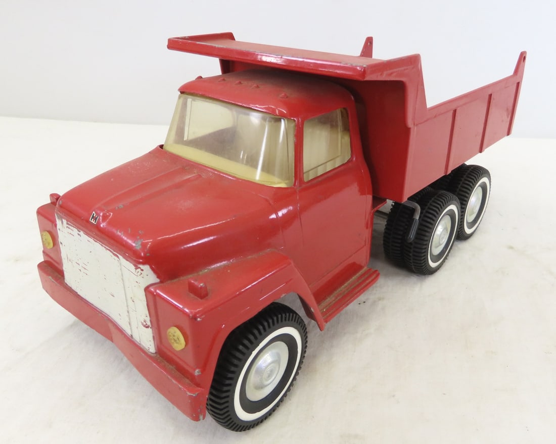 Original ERTL International Dump Truck (1 of 18)