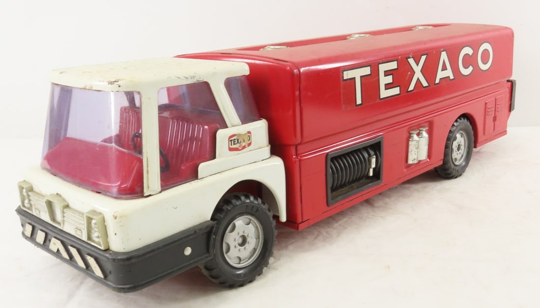 1960 Brown & Bigelow Original Texaco Tanker Truck: 1960 Brown & Bigelow Original Texaco Tanker Truck - pressed steel, LOT SIZE: 24x7x7", 6 lbs All information and photos are intended to be as accurate as possible, but errors are possible. No item may
