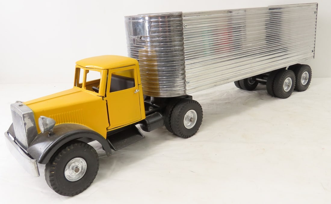 Smith Miller Truck & Fruehauf Trailer- Restored (1 of 20)