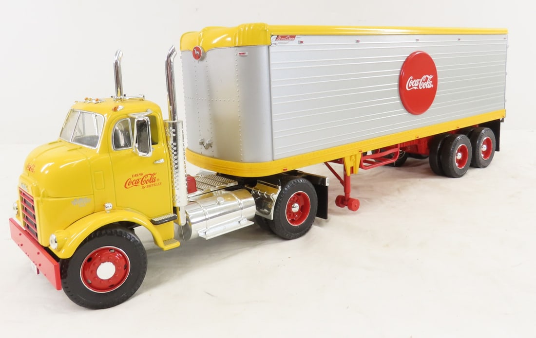 1996 ERTL 1954 Coca-Cola Truck & Trailer: 1996 ERTL 1954 Coca-Cola Truck & Trailer - 1:25 scale, GMC 950 COE cab, Great Dane trailer, LOT SIZE: 19x7x5", 6 LBS All information and photos are intended to be as accurate as possible, but errors
