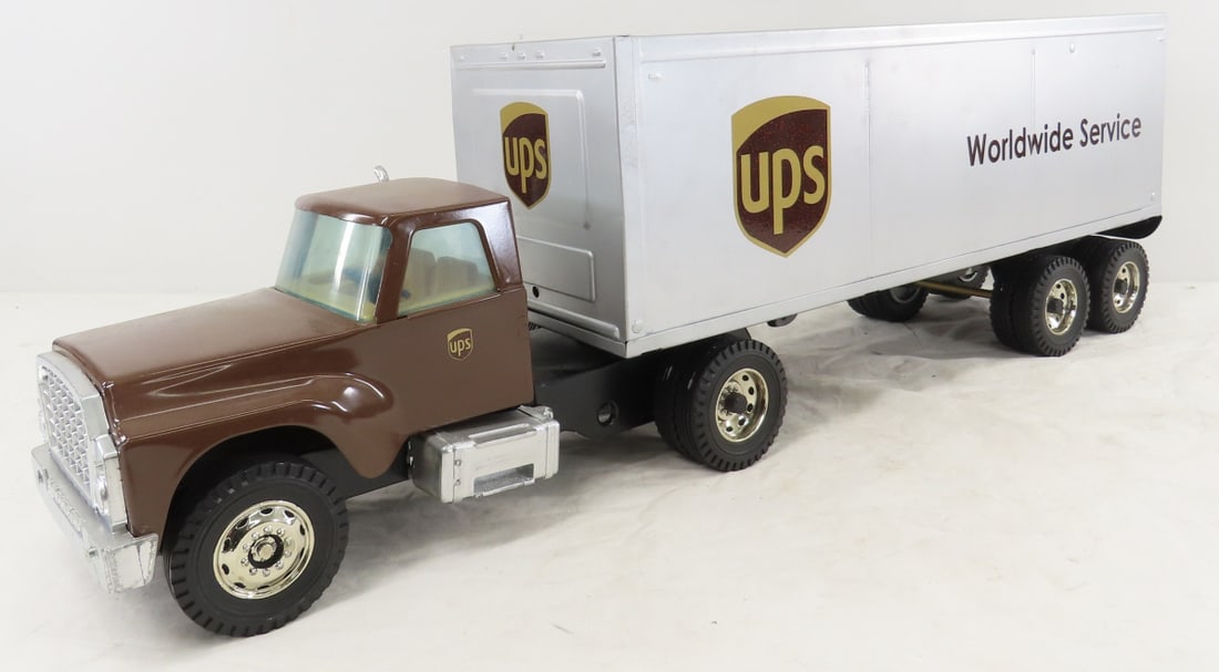 Original Nylint Pressed Steel UPS Truck & Trailer: Original Nylint Pressed Steel UPS Truck & Trailer - LOT SIZE: 28x9x6", 9 LBS All information and photos are intended to be as accurate as possible, but errors are possible. No item may be returned or