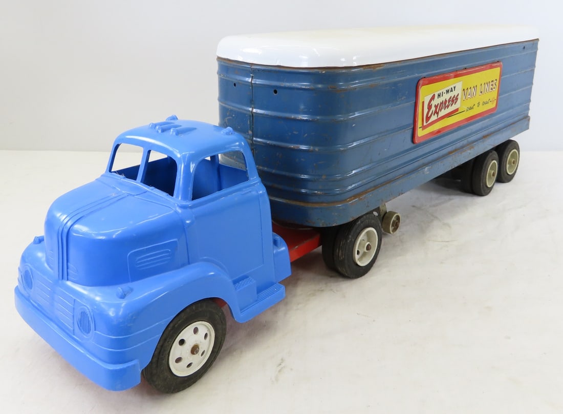 Original MARX Truck & HI-WAY Express Trailer: Original MARX Truck & HI-WAY Express Trailer - truck has steel frame and plastic cab, pressed steel trailer is original with repainted roof, LOT SIZE:28x10x6", 11 LBS All information and photos are