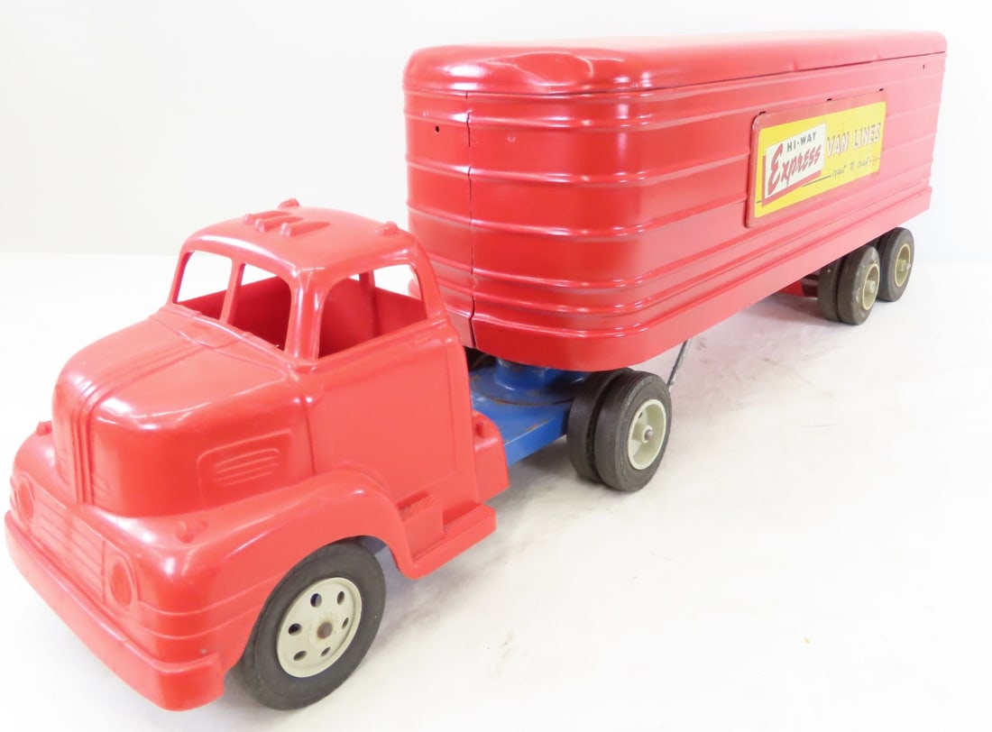 Original MARX Truck & HI-WAY Express Trailer: Original MARX Truck & HI-WAY Express Trailer - truck has steel frame and plastic cab, pressed steel trailer is repainted with original sign panels, LOT SIZE:28x10x6", 11 LBS All information and