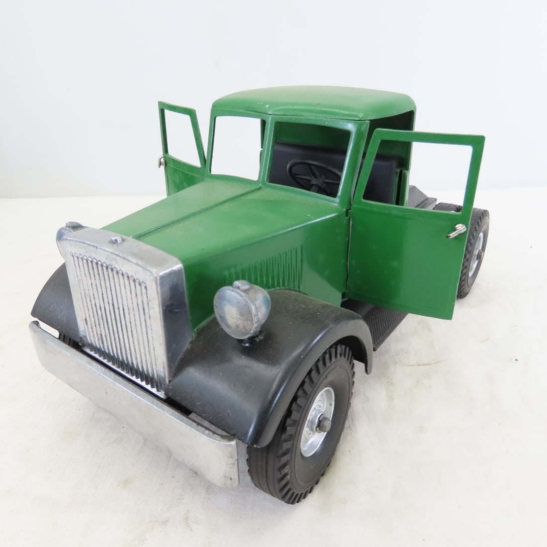 Smith Miller MIC Truck & Fruehauf Trailer Restored - 13