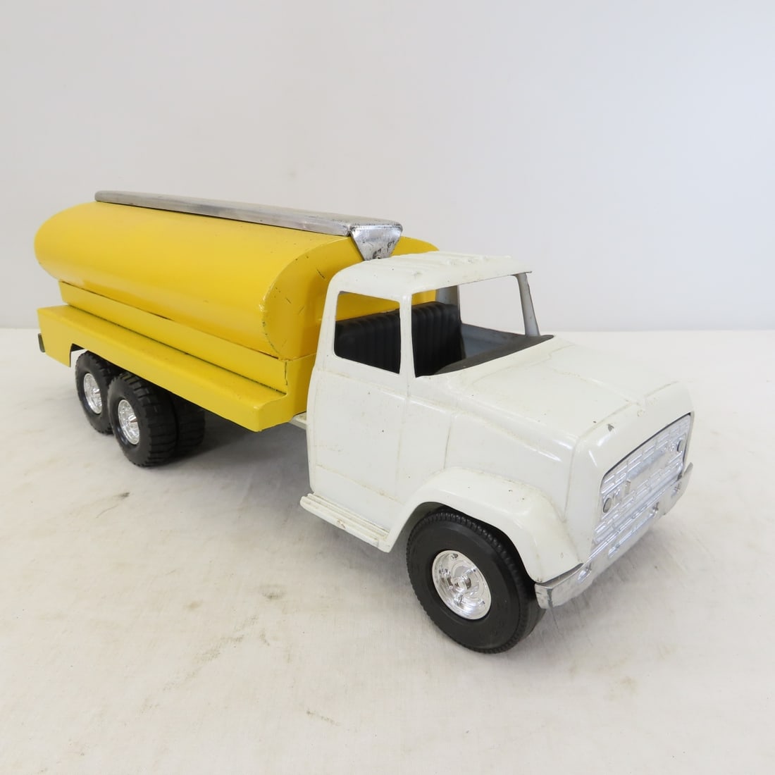 ERTL 594 Truck with Custom Wood Tanker - 7