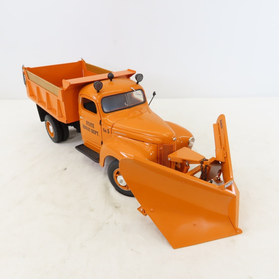 International K-5 with Baker V Plow Truck - 7