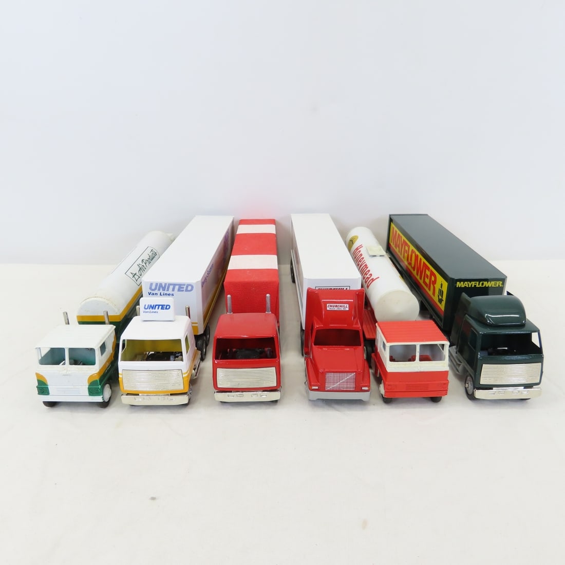 13 Winross Diecast Semis & Tankers 1:64 - 17