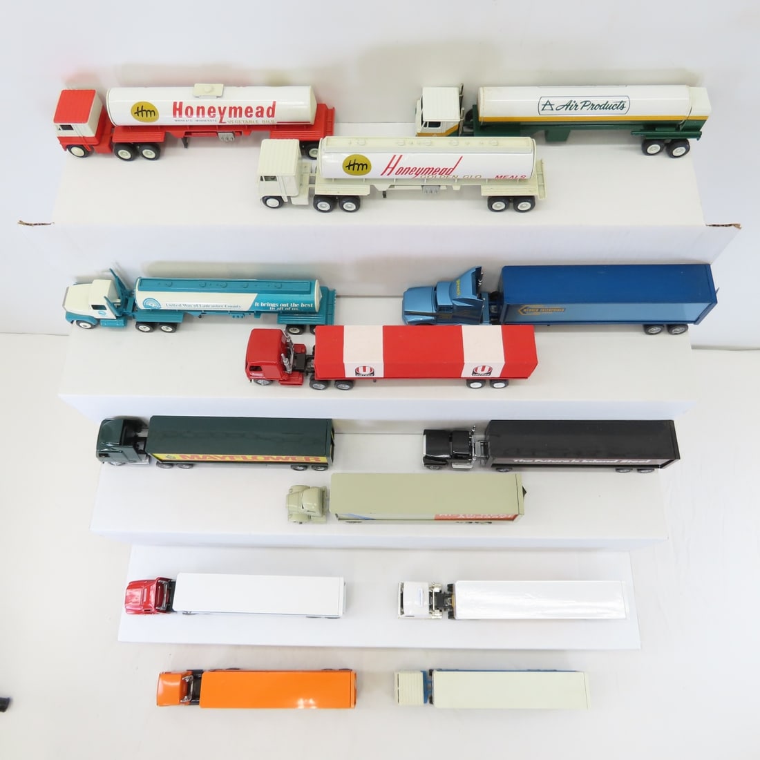 13 Winross Diecast Semis & Tankers 1:64 - 2