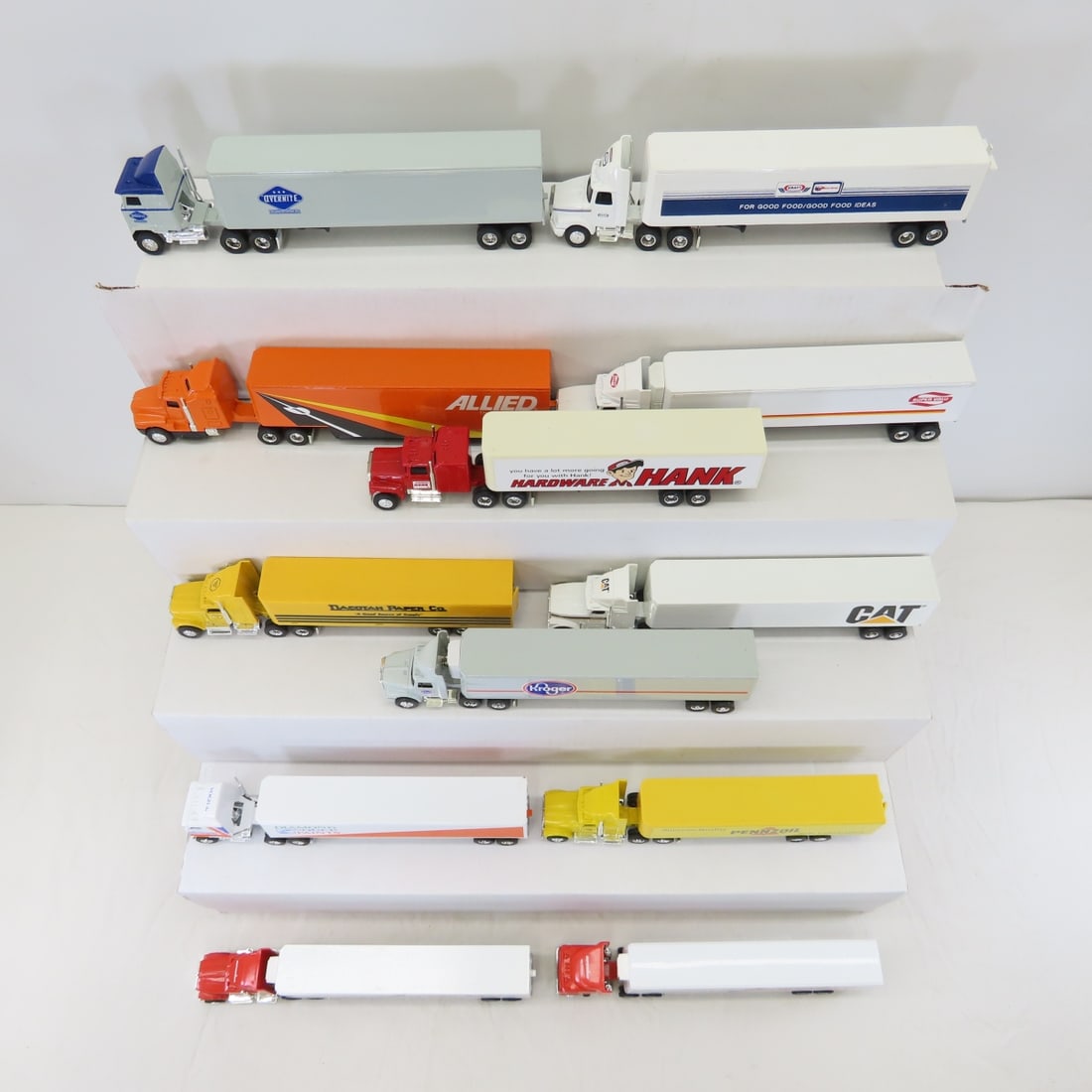 12 Diecast Tractor Trailers 1:64 - 2