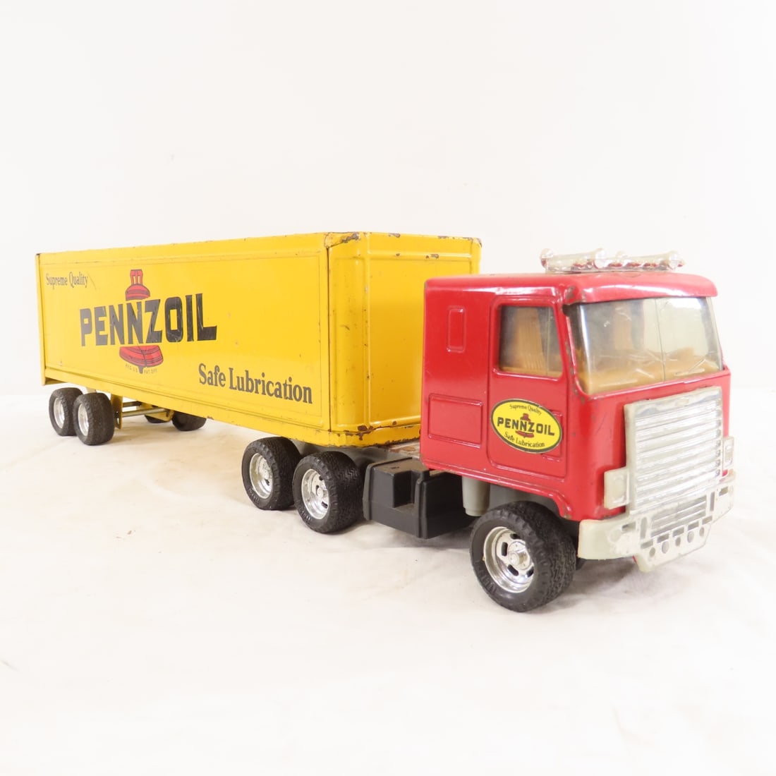 ERTL 1/32 Scale Velveeta & Pennzoil Semi Trucks - 8