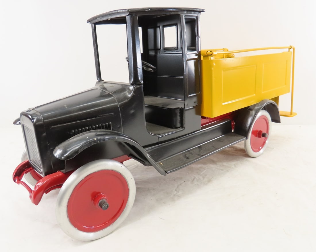 Buddy L Pressed Steel Ice Truck - Restored: Buddy L Pressed Steel Ice Truck - Restored - Steering works, LOT SIZE 28x10x14" 14 LB All information and photos are intended to be as accurate as possible, but errors are possible. No item may be