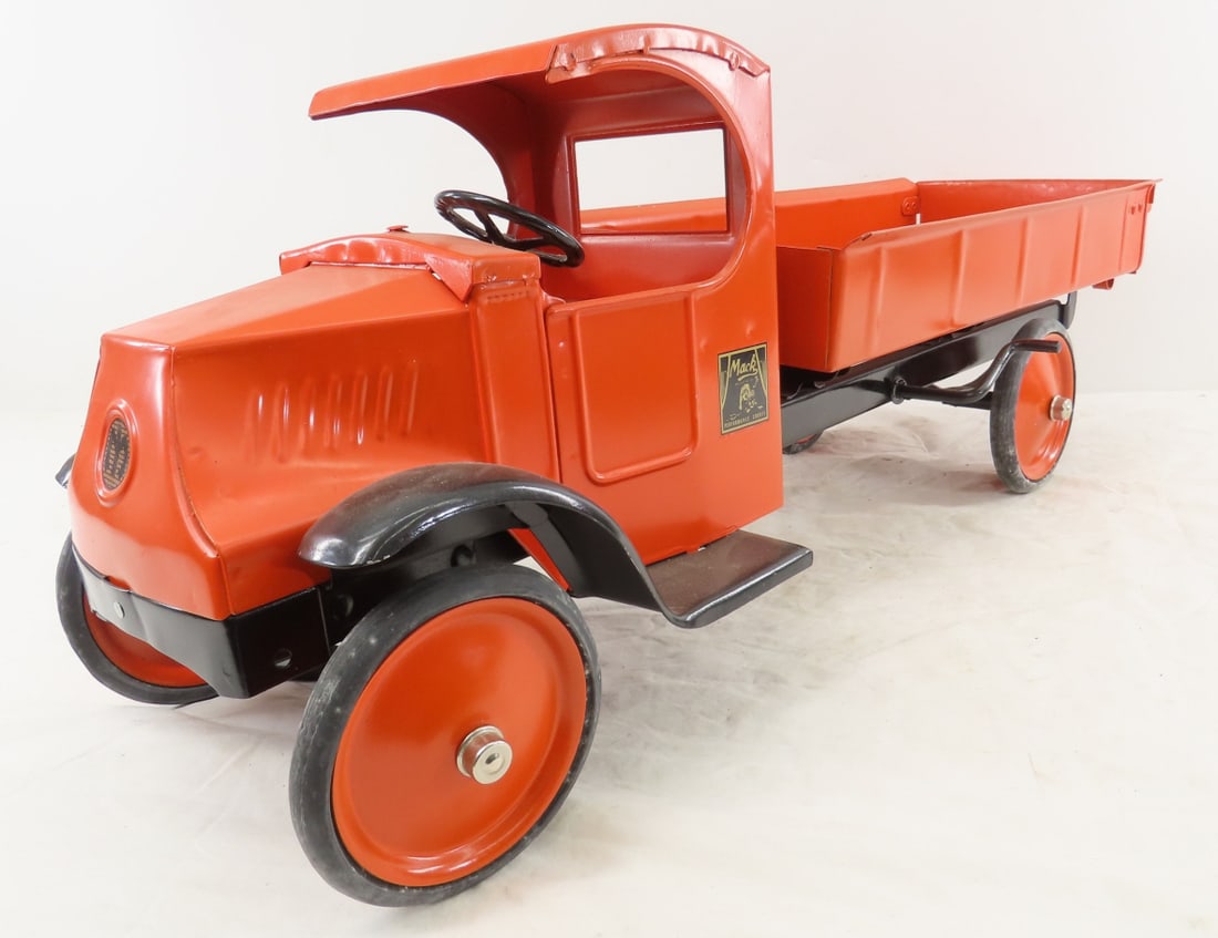 1930's Steelcraft C Cab Mack Dump Truck - Restored: 1930's Steelcraft C Cab Mack Dump Truck - Restored - Dump Works. LOT SIZE: 26x11x8", 11 LBS All information and photos are intended to be as accurate as possible, but errors are possible. No item may