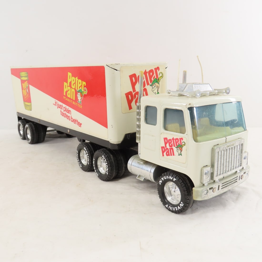 Original Nylint Peter Pan Peanut Butter COE Semi - 7