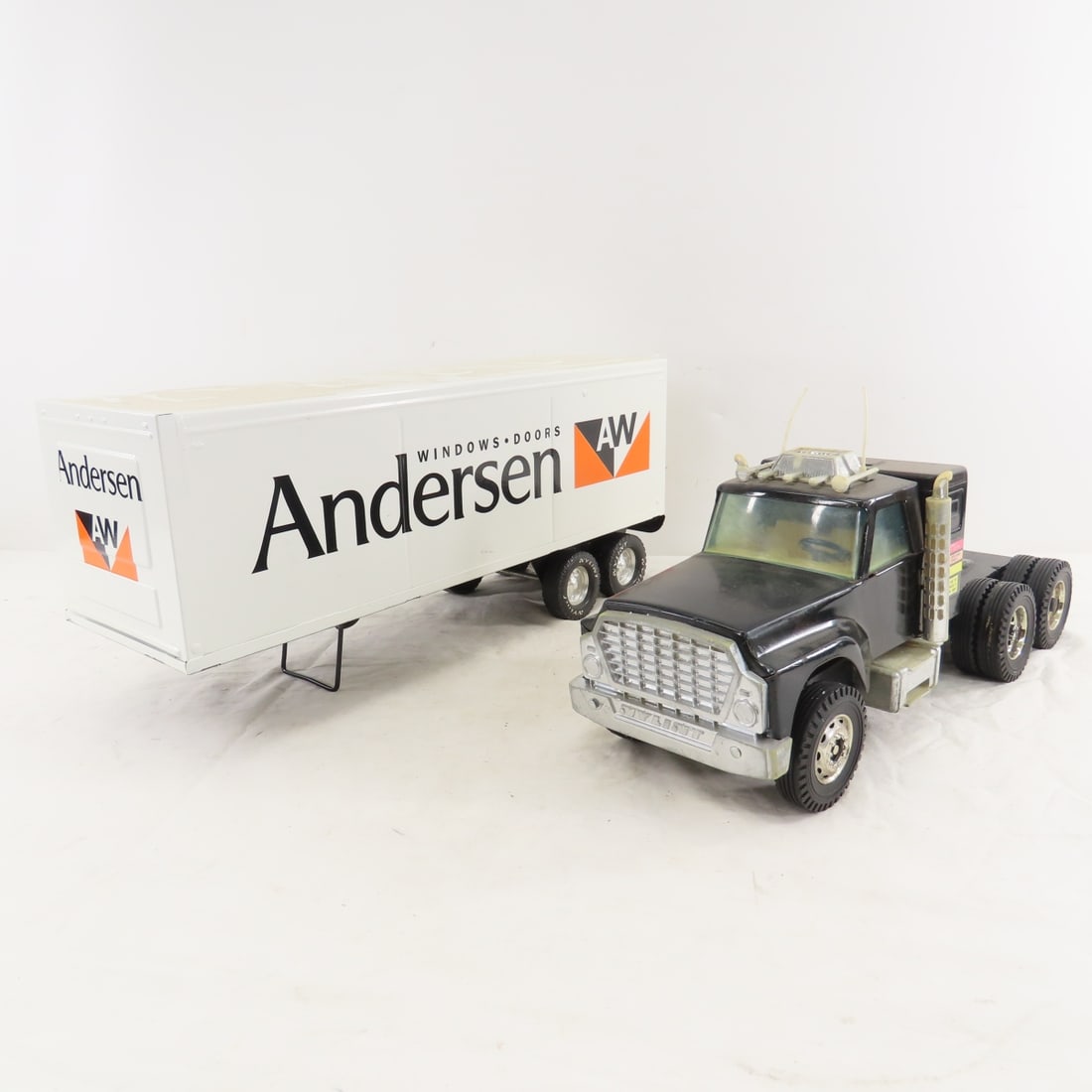 Original Nylint Tractor & Anderson Windows Trailer - 11