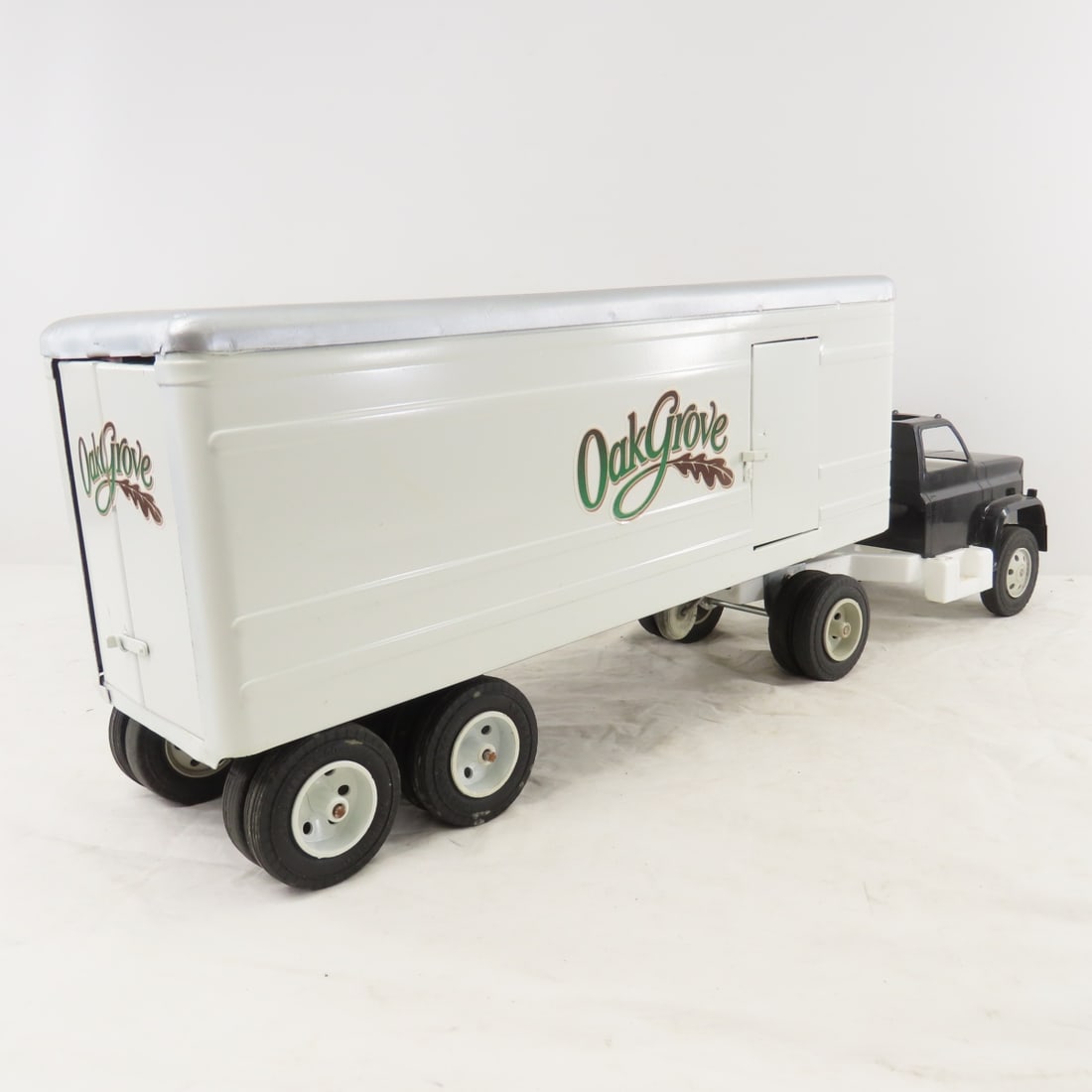 MARX Custom Oak Grove Tractor Trailer - 5