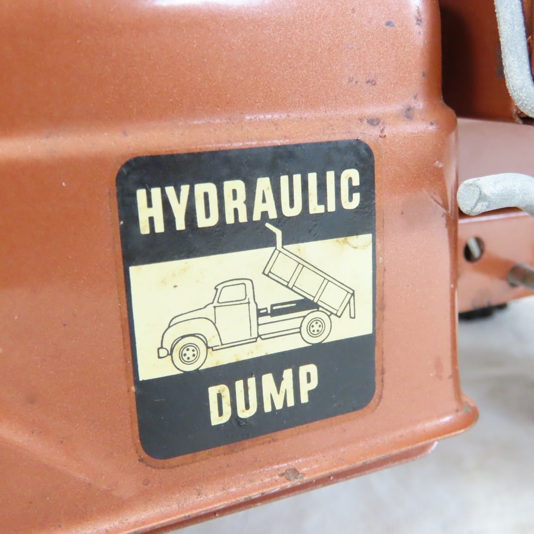 Tonka Toys Hydraulic Dump Truck - 14