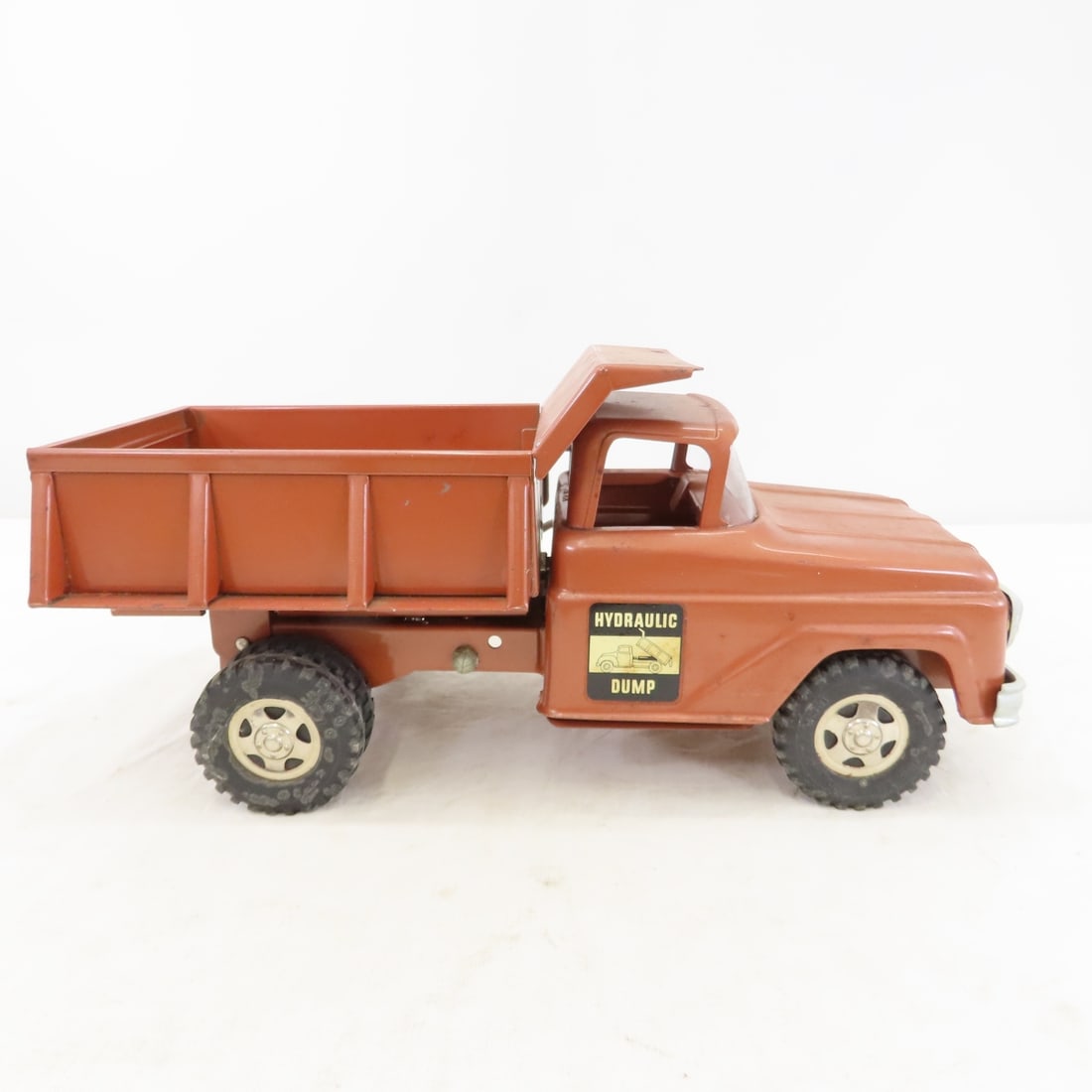 Tonka Toys Hydraulic Dump Truck - 6