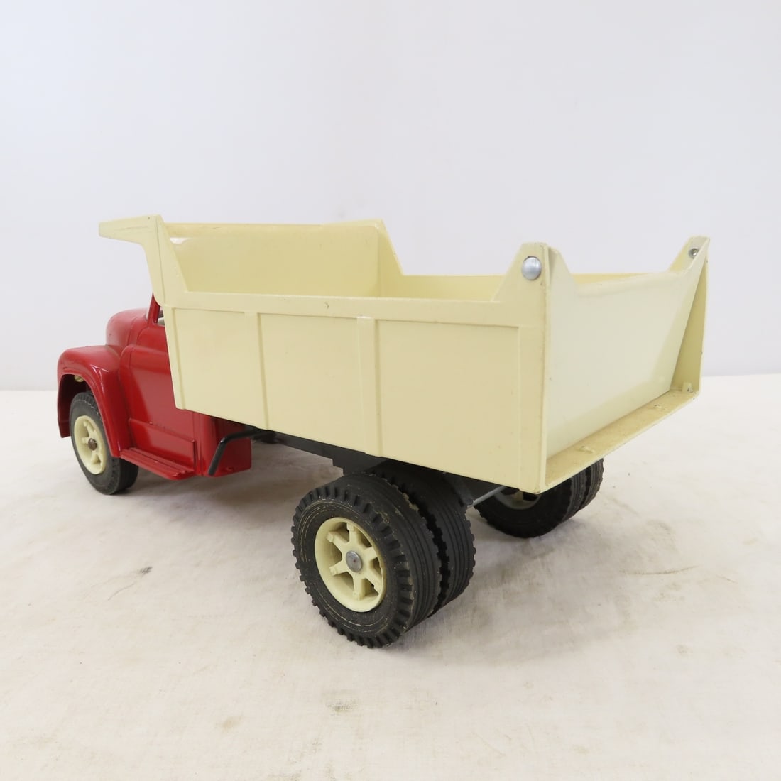 ERTL Truck Line Loadstar 1600 - Restored - 3