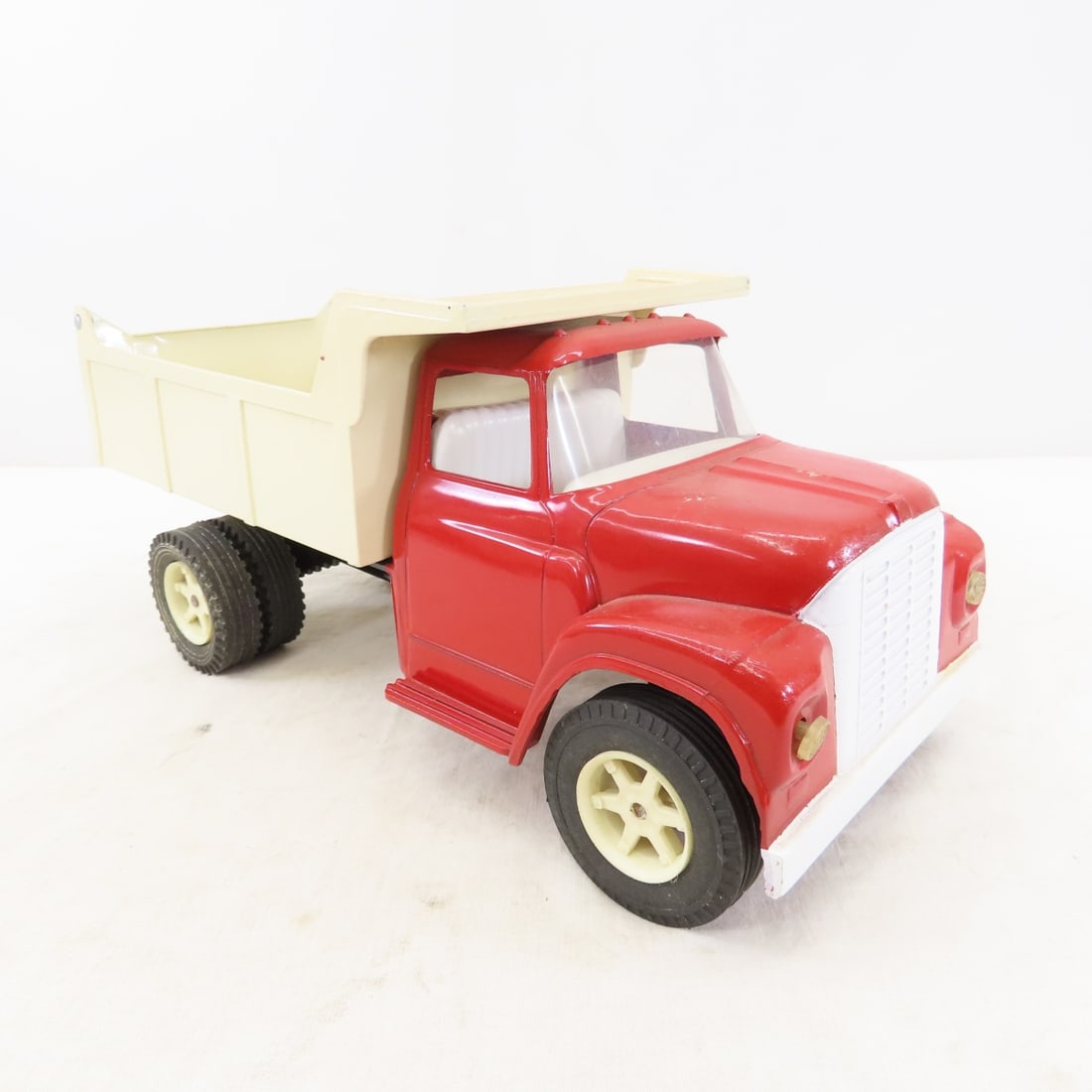 ERTL Truck Line Loadstar 1600 - Restored - 7