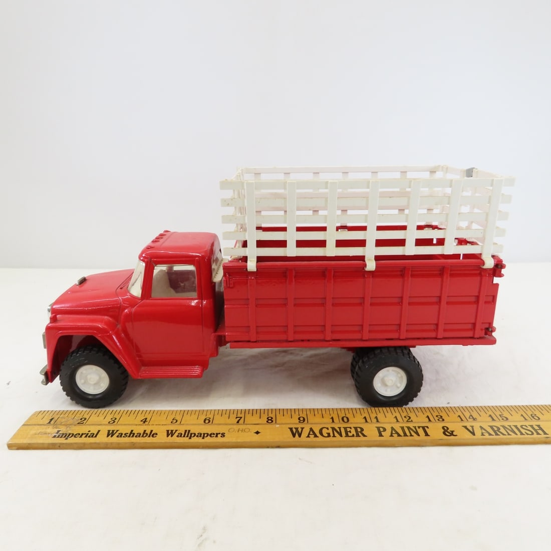 ERTL International Grain & Livestock Truck - 2