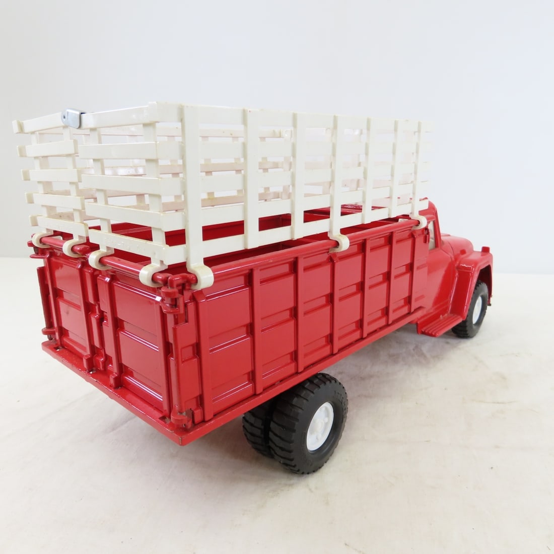 ERTL International Grain & Livestock Truck - 5