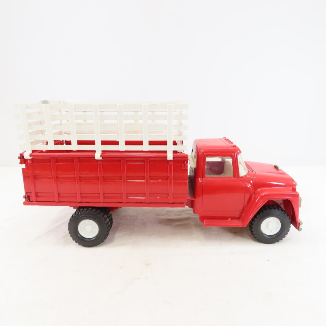 ERTL International Grain & Livestock Truck - 6