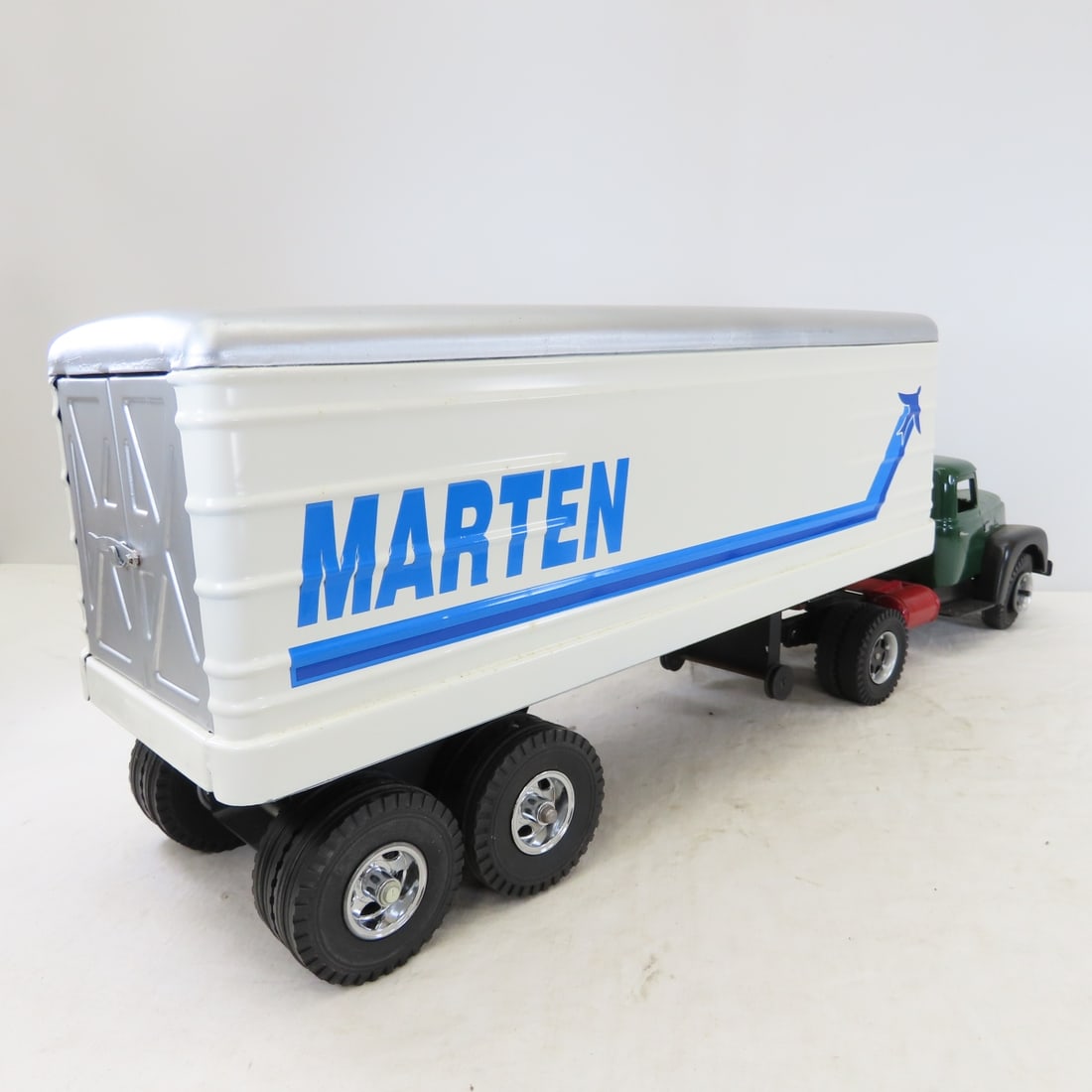 Cottonwood Acres International R-190 Semi Truck - 5