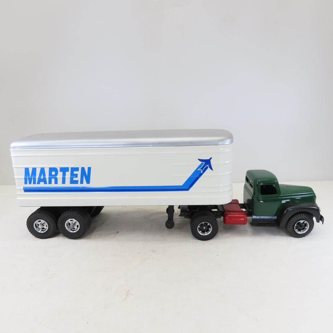 Cottonwood Acres International R-190 Semi Truck - 6