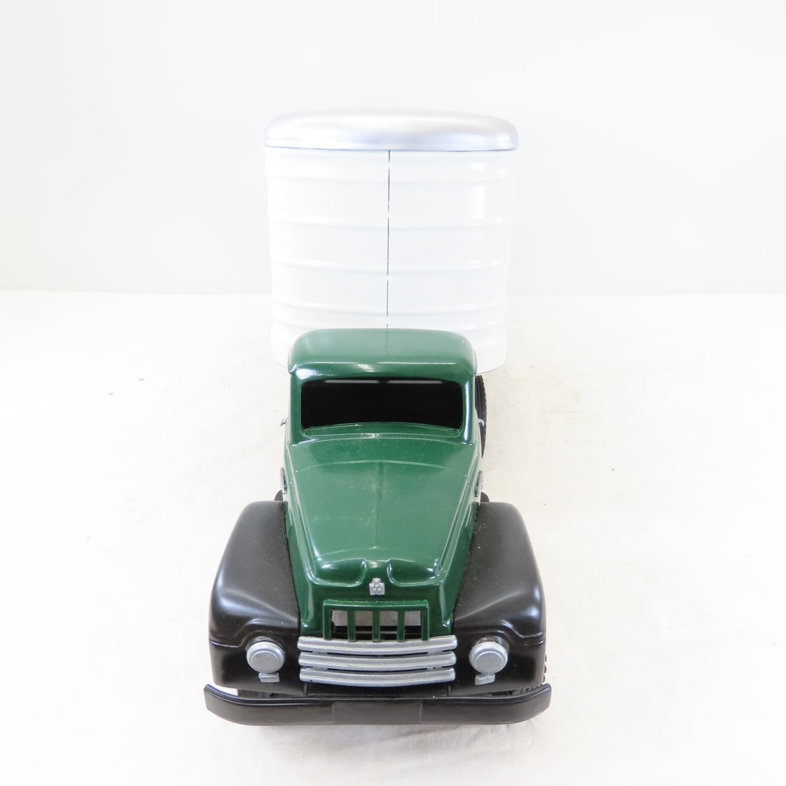 Cottonwood Acres International R-190 Semi Truck - 8