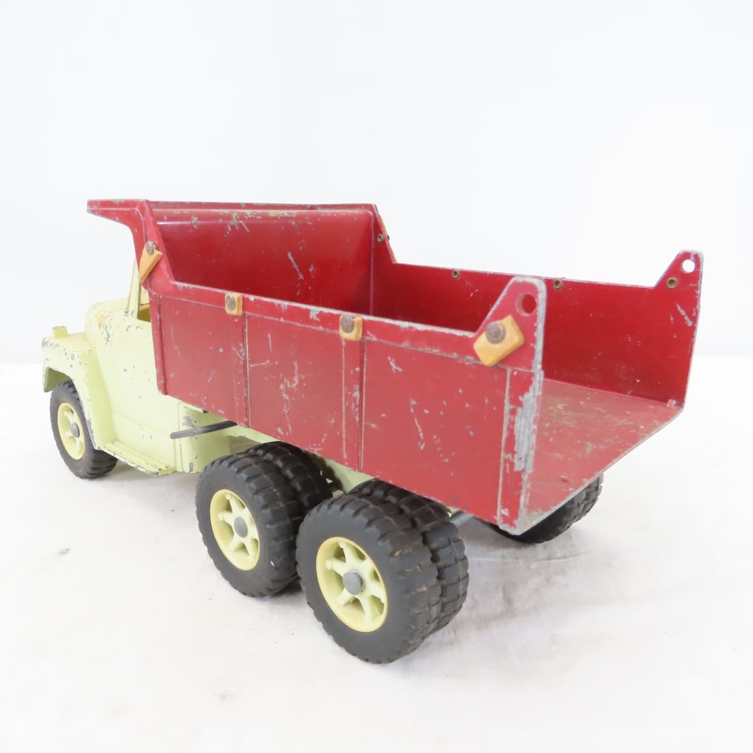 ERTL International Loadstar Hydraulic Dump Truck - 3