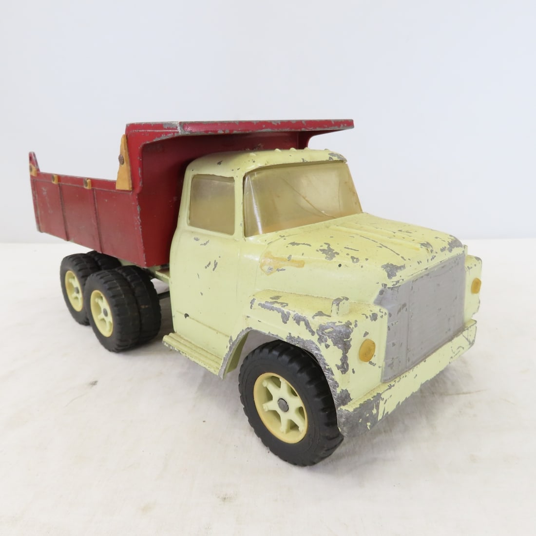 ERTL International Loadstar Hydraulic Dump Truck - 7