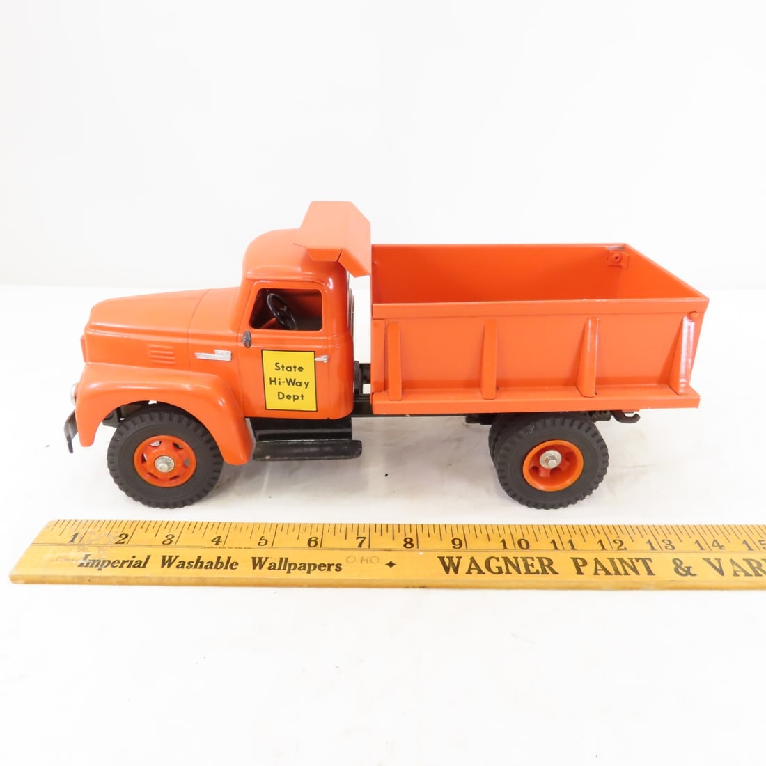 Cottonwood Acres International R-190 Dump Truck - 2