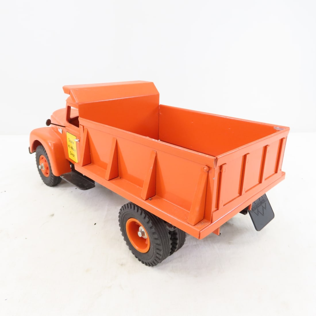 Cottonwood Acres International R-190 Dump Truck - 3