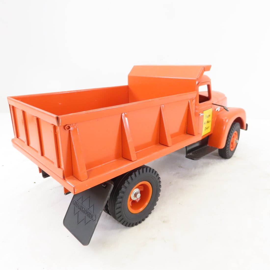 Cottonwood Acres International R-190 Dump Truck - 5