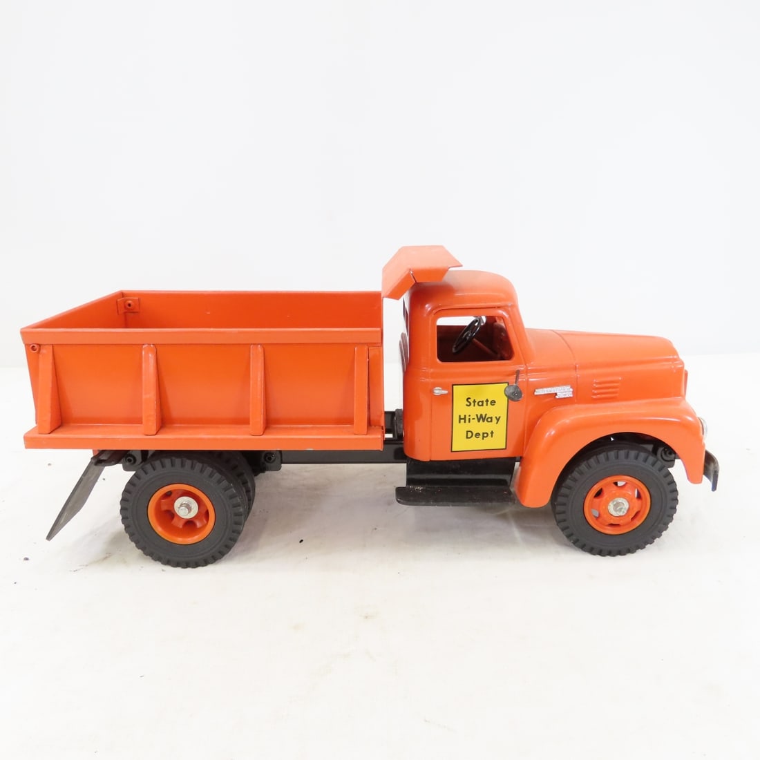 Cottonwood Acres International R-190 Dump Truck - 6