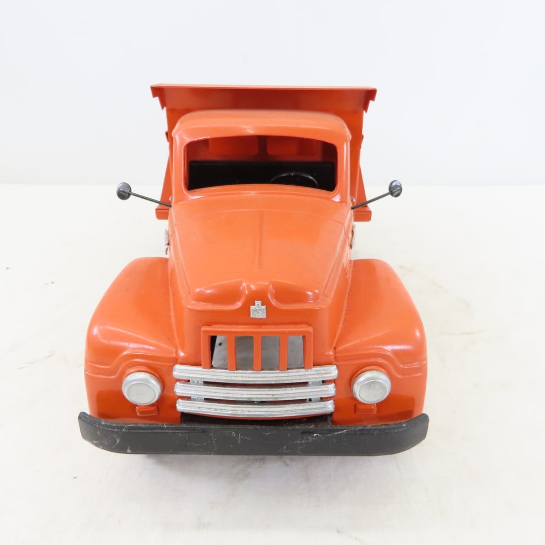 Cottonwood Acres International R-190 Dump Truck - 8