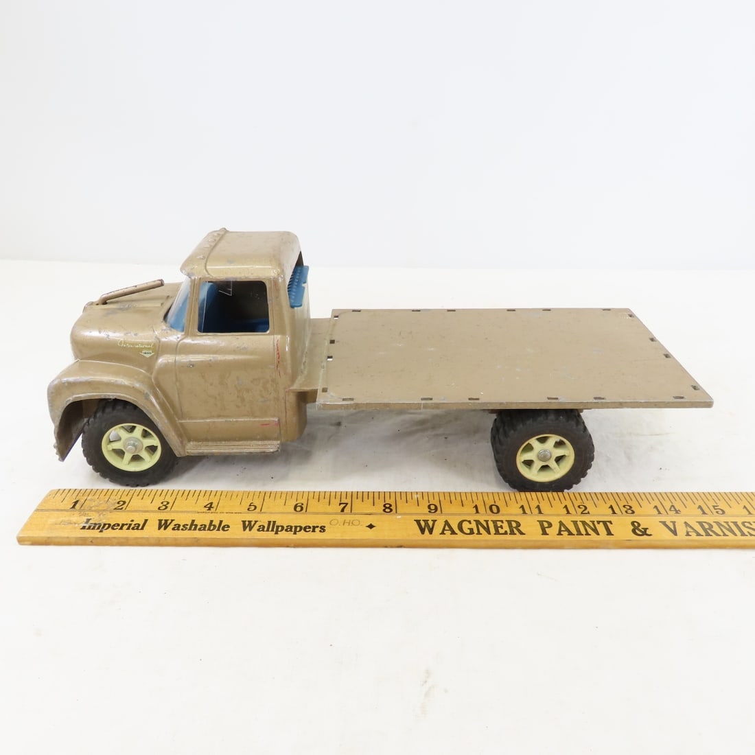 ERTL International Loadstar Touch Steering Flatbed - 2
