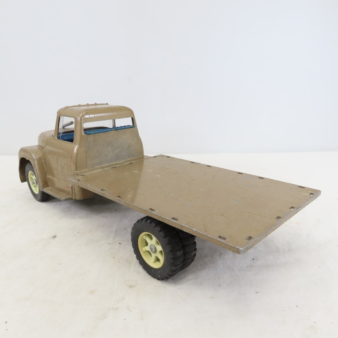 ERTL International Loadstar Touch Steering Flatbed - 3
