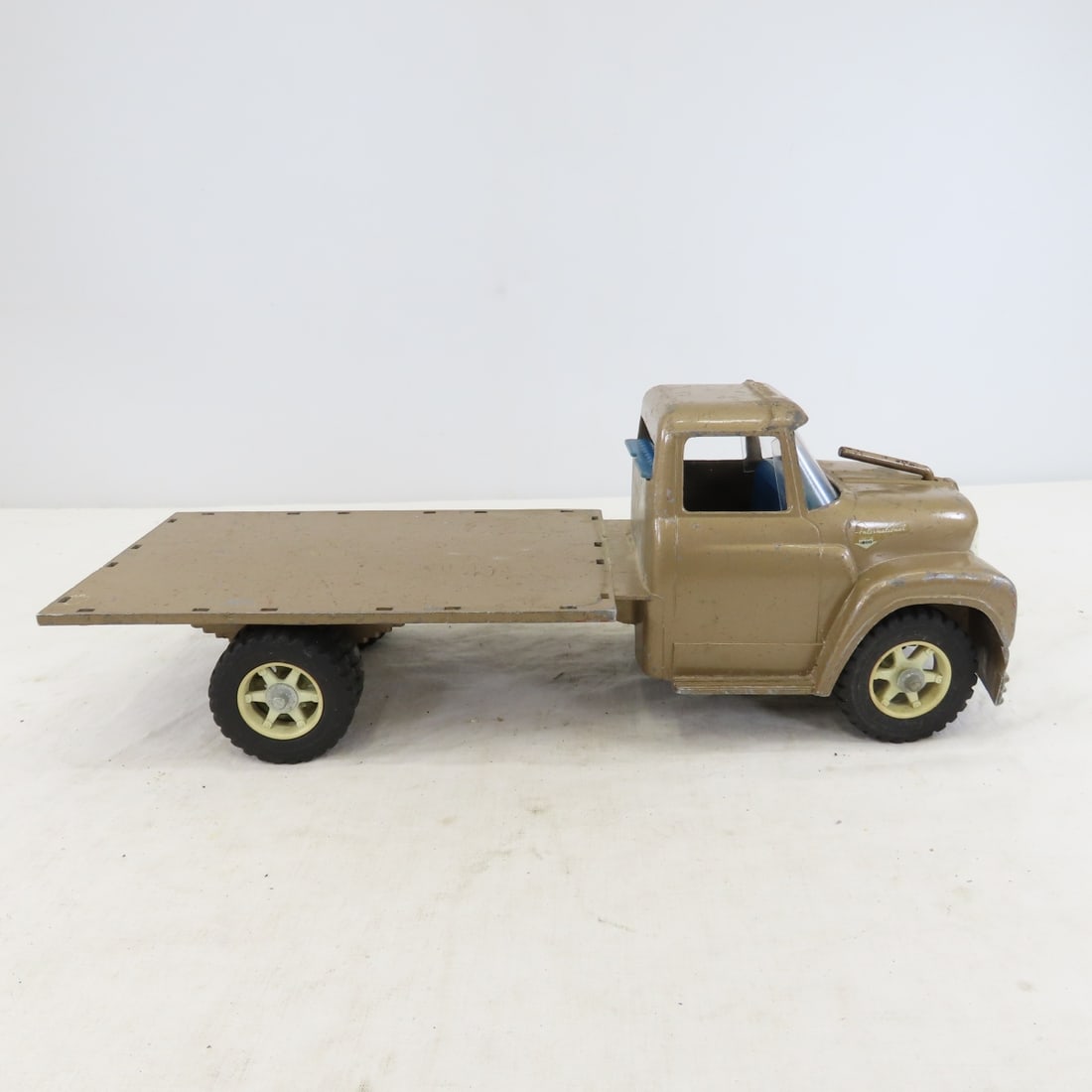 ERTL International Loadstar Touch Steering Flatbed - 6
