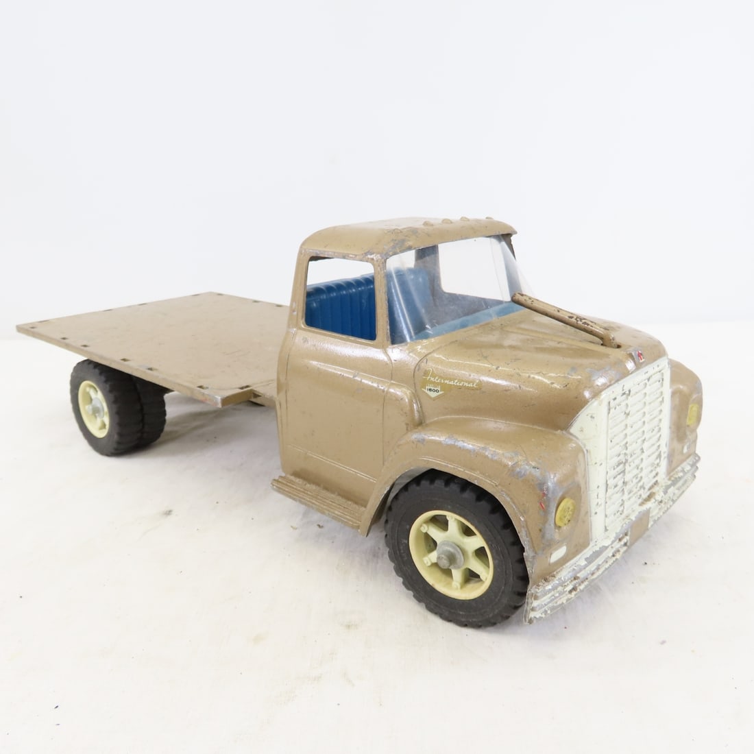 ERTL International Loadstar Touch Steering Flatbed - 7