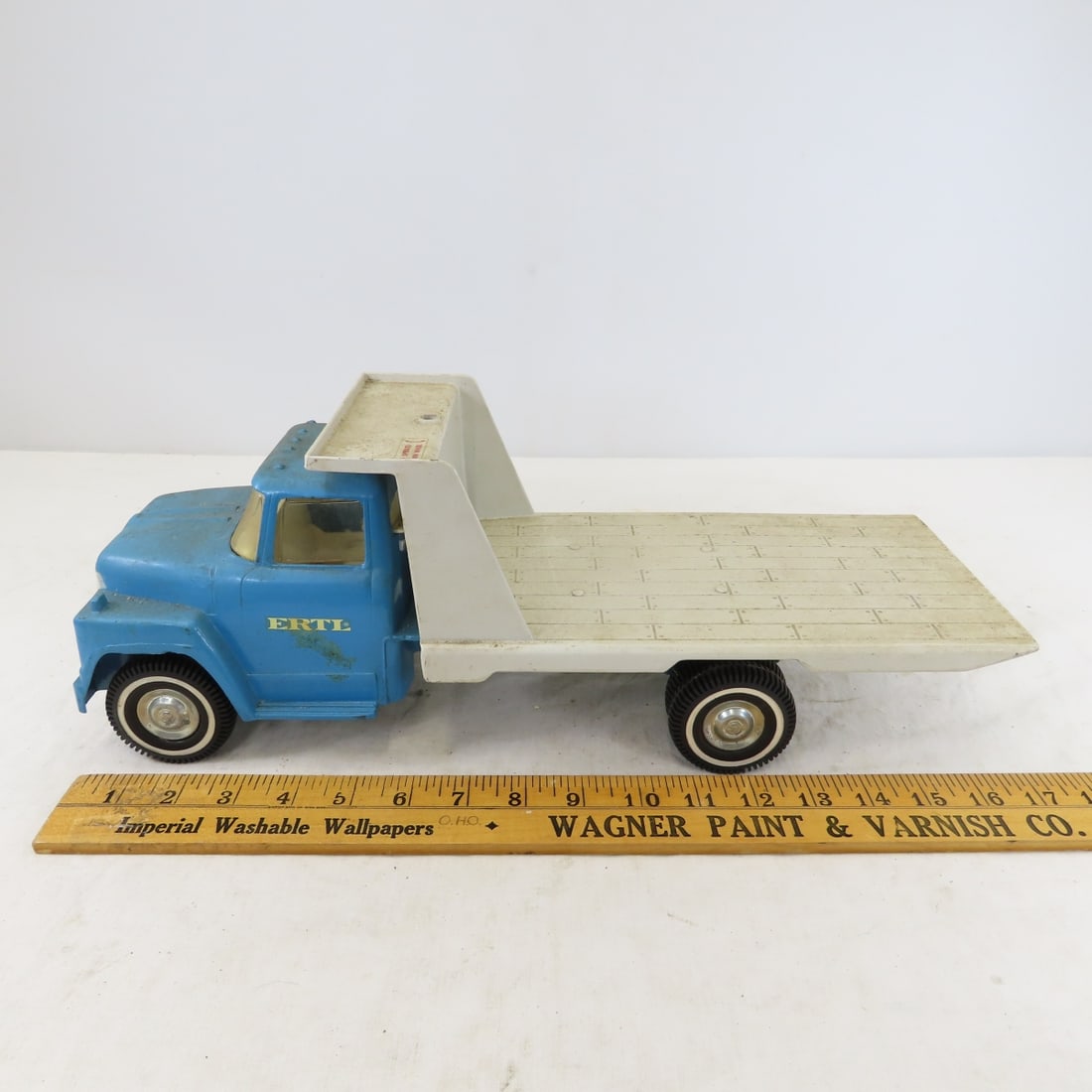 ERTL International Loadstar Flatbed Truck - 2