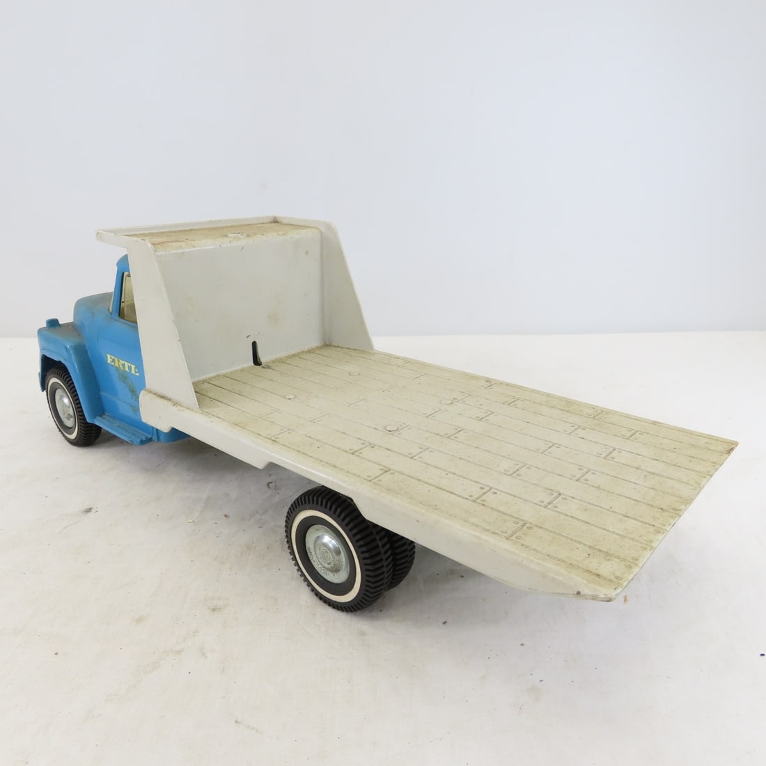 ERTL International Loadstar Flatbed Truck - 3