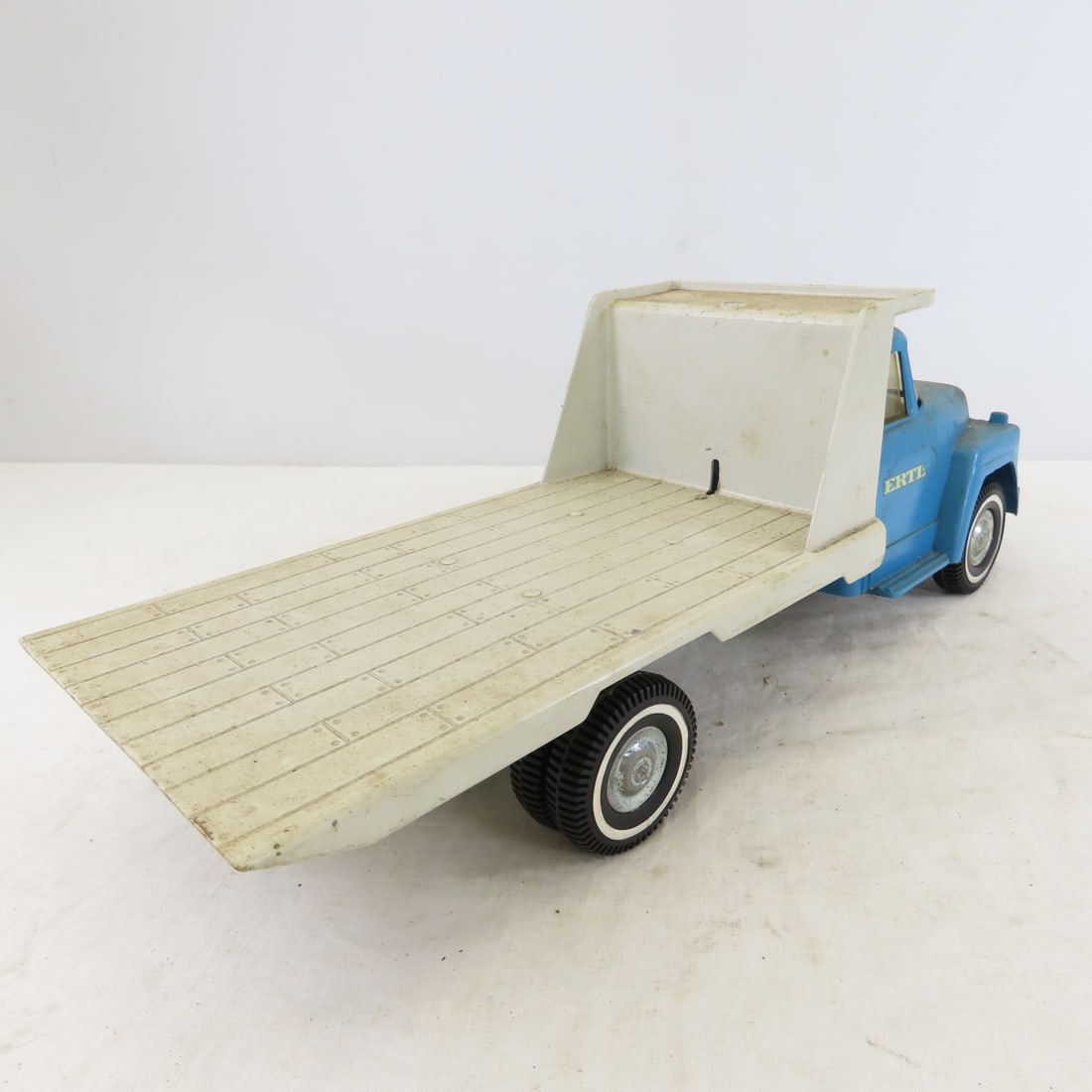 ERTL International Loadstar Flatbed Truck - 5