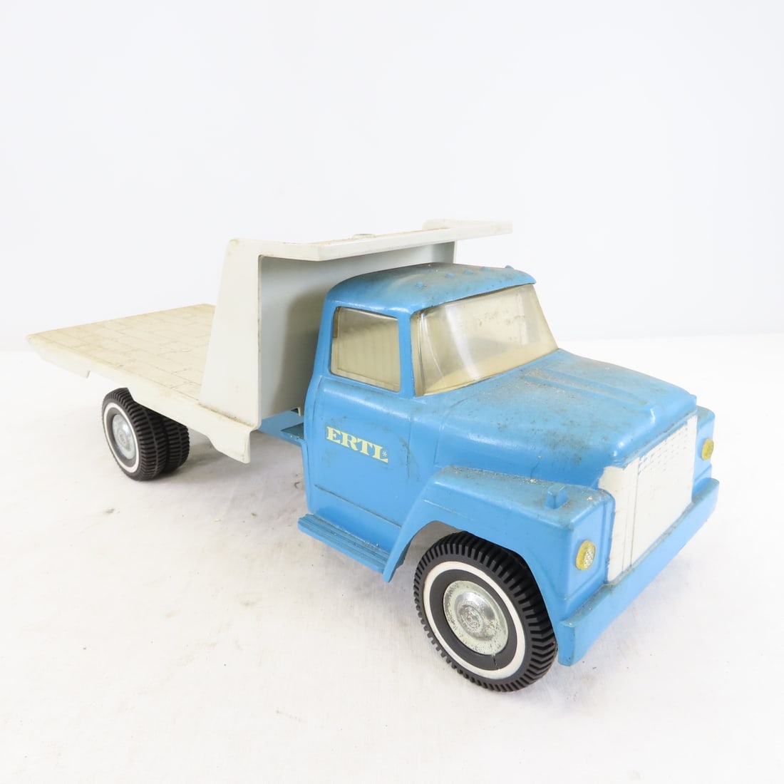 ERTL International Loadstar Flatbed Truck - 7