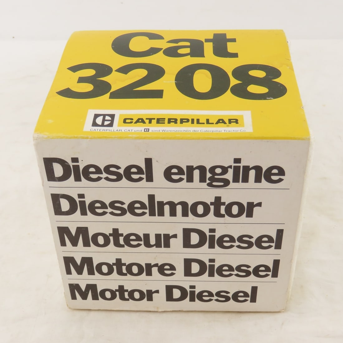 Caterpillar Cat 3208 Engine NZG 1:10 Scale w/Box - 15