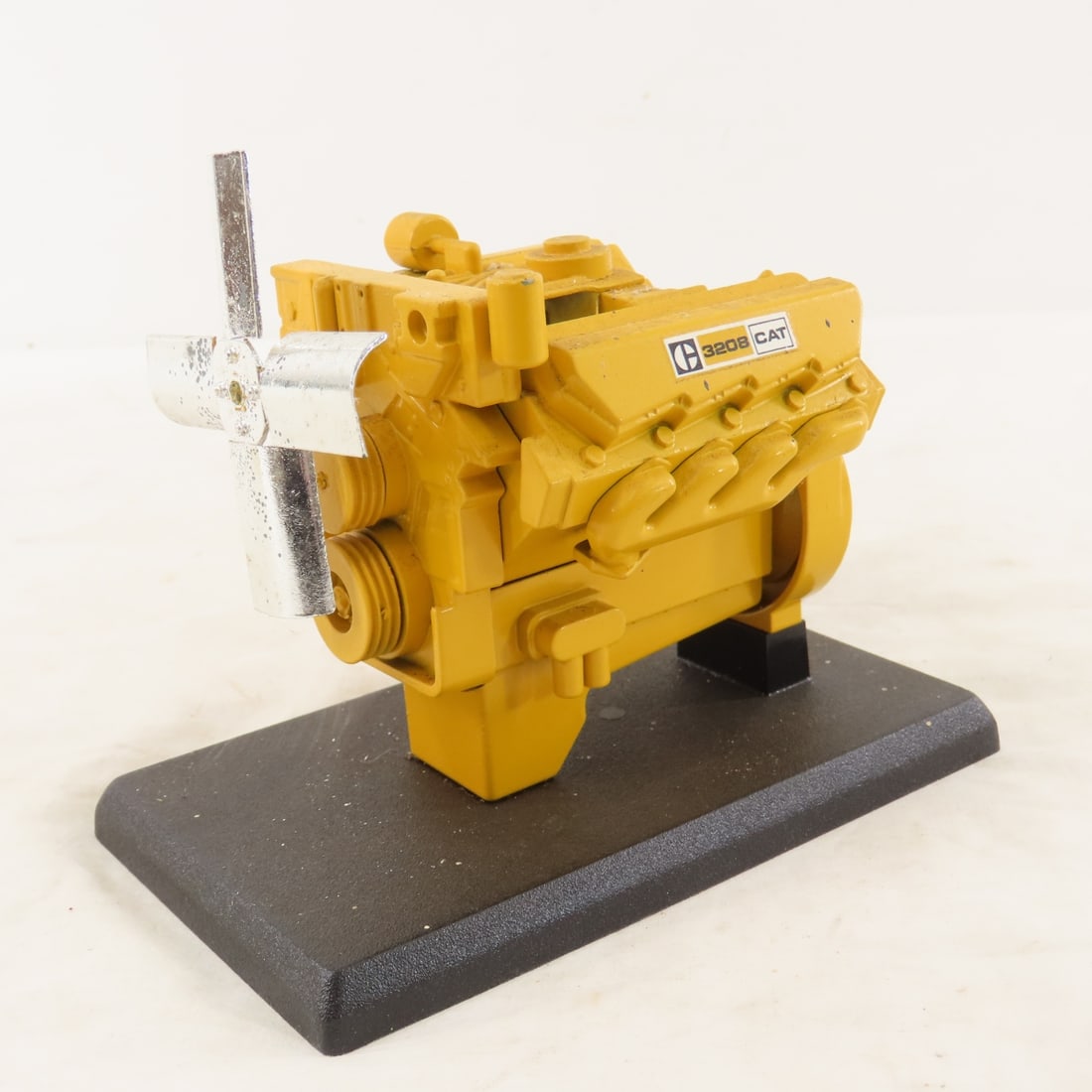 Caterpillar Cat 3208 Engine NZG 1:10 Scale w/Box - 2