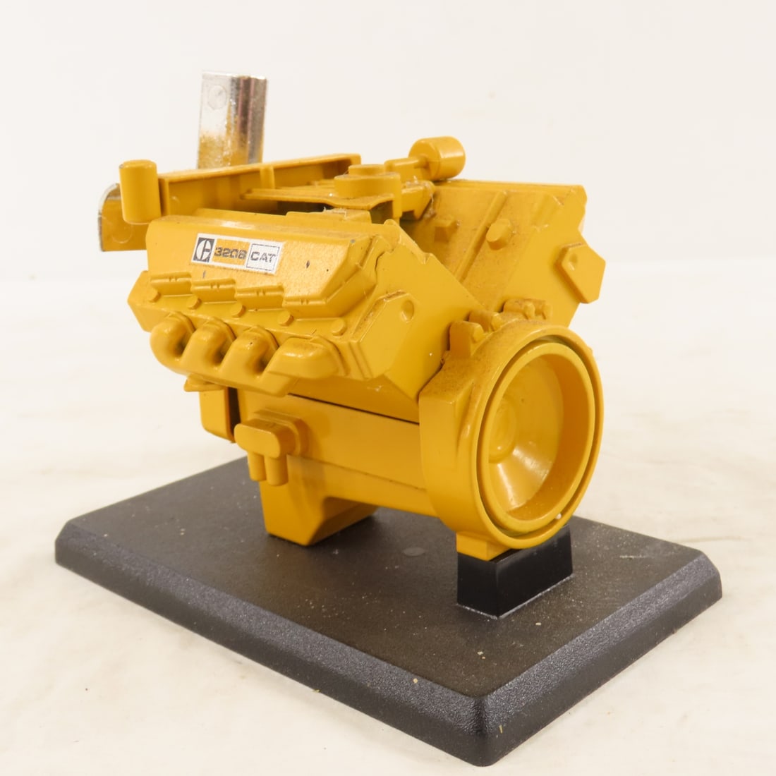 Caterpillar Cat 3208 Engine NZG 1:10 Scale w/Box - 4