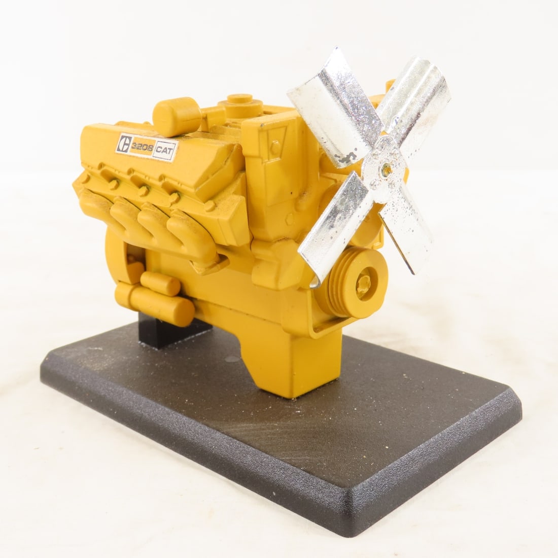 Caterpillar Cat 3208 Engine NZG 1:10 Scale w/Box - 8