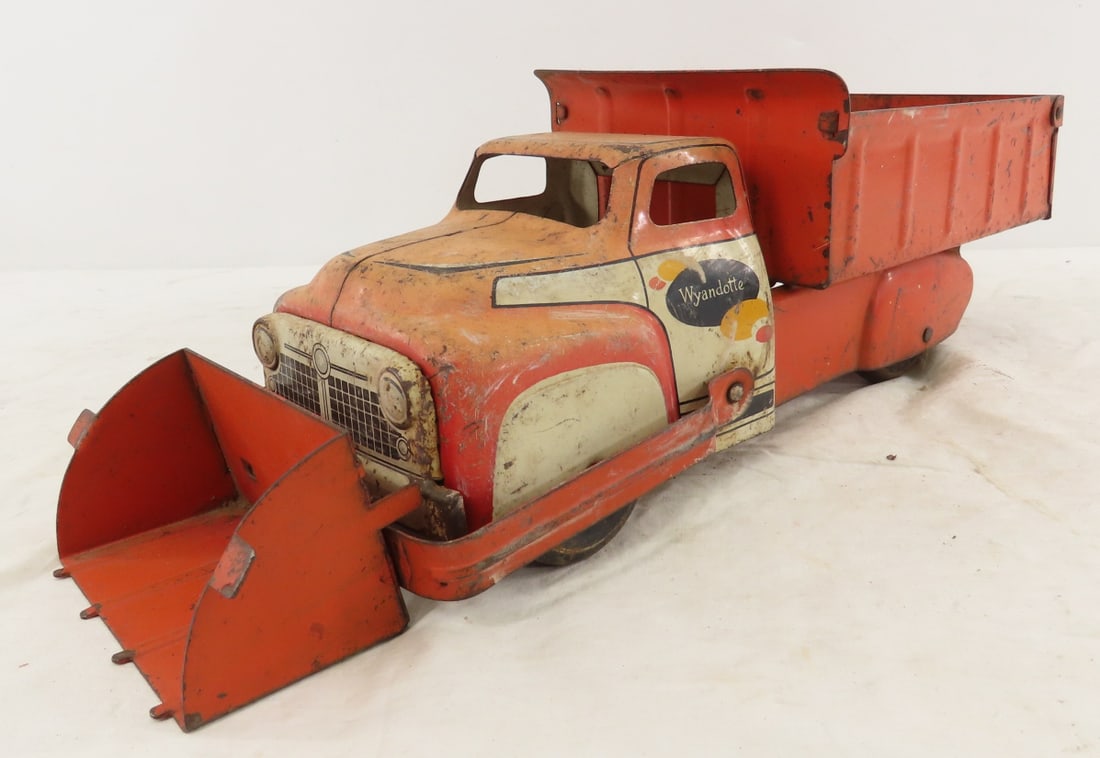 Original Wyandotte Dump Truck with Loader (1 of 14)