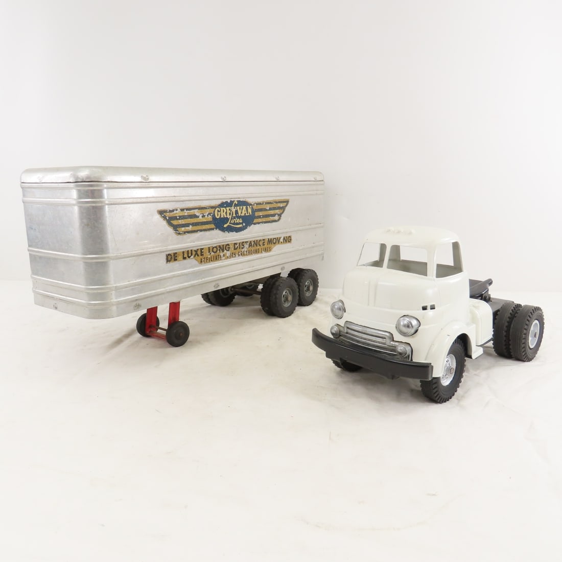 Wyandotte Cab Over Truck & Greyvan Lines Trailer - 11